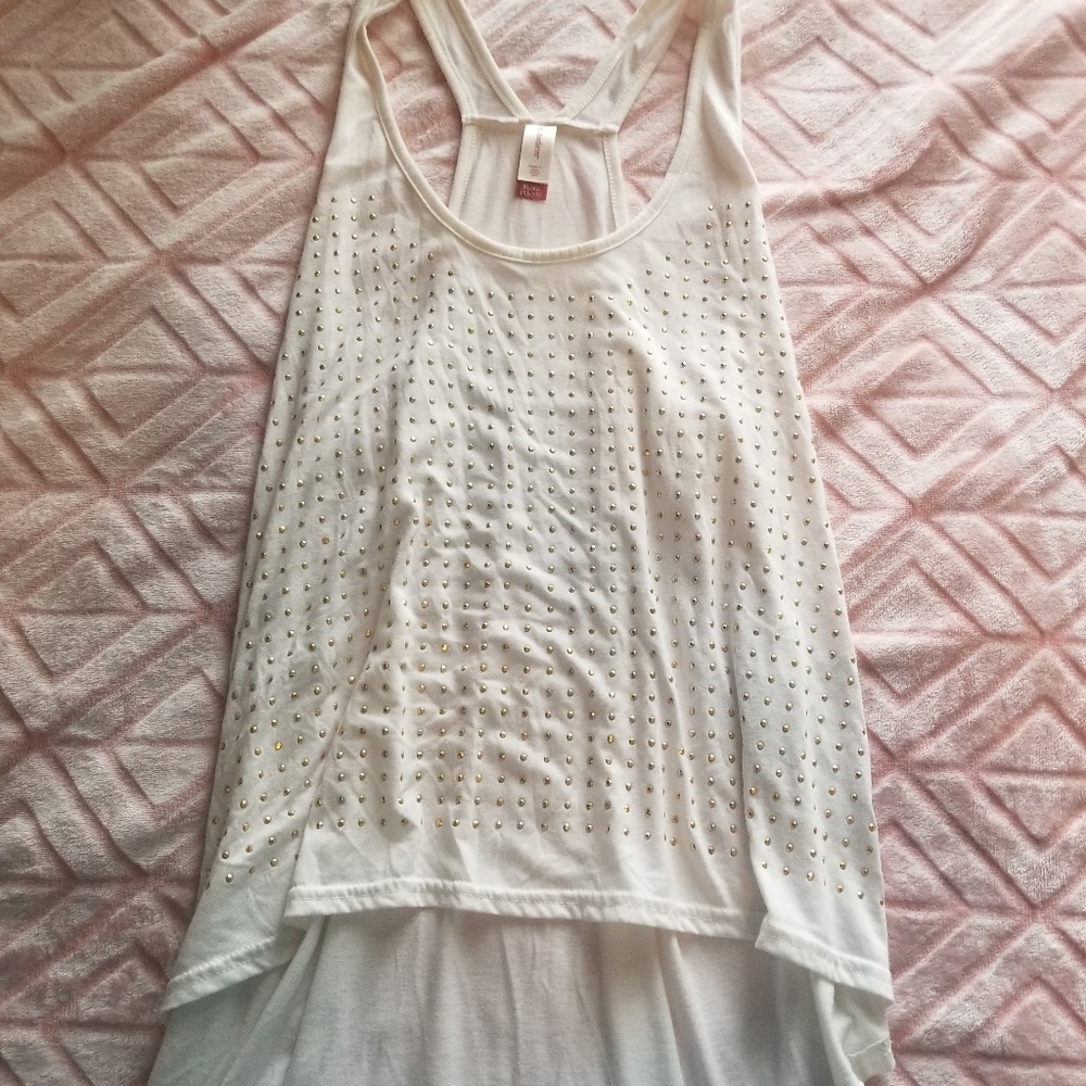 Sleeveless shirt